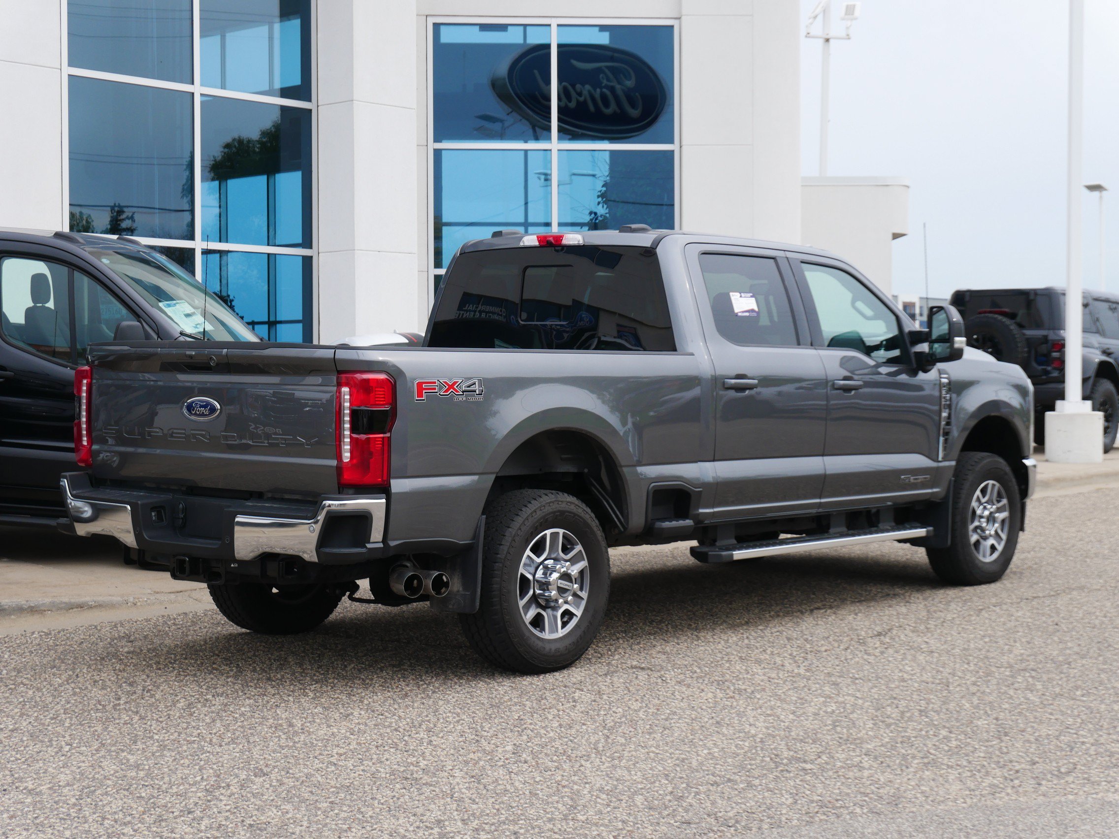 Used 2026 Ford F350 Lariat w/ FX4 Off-Road Package AWD/4WD image 3