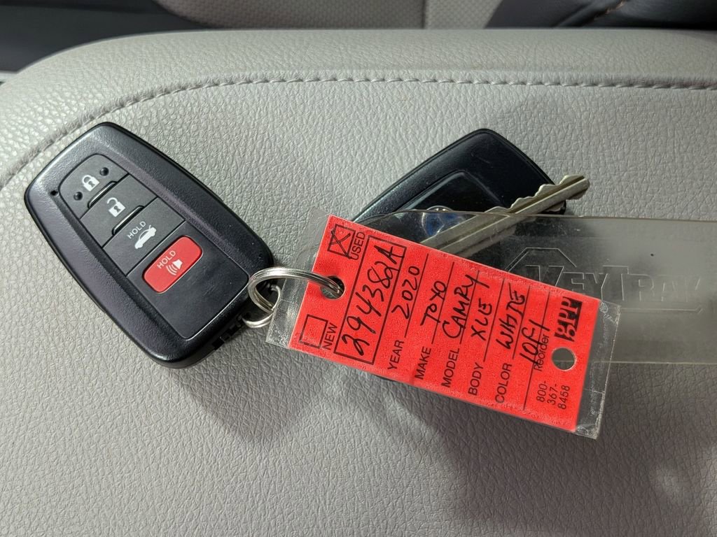 Used 2020 Toyota Camry XLE FWD image 31