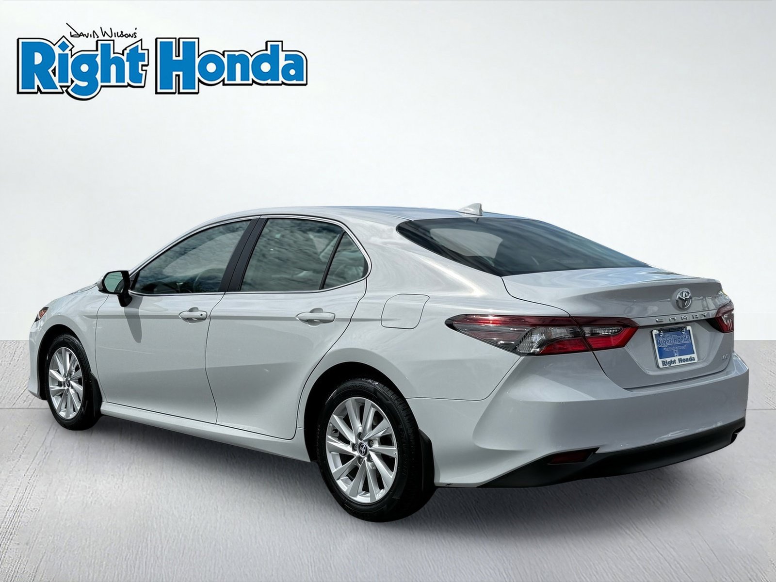 Used 2024 Toyota Camry LE FWD image 4