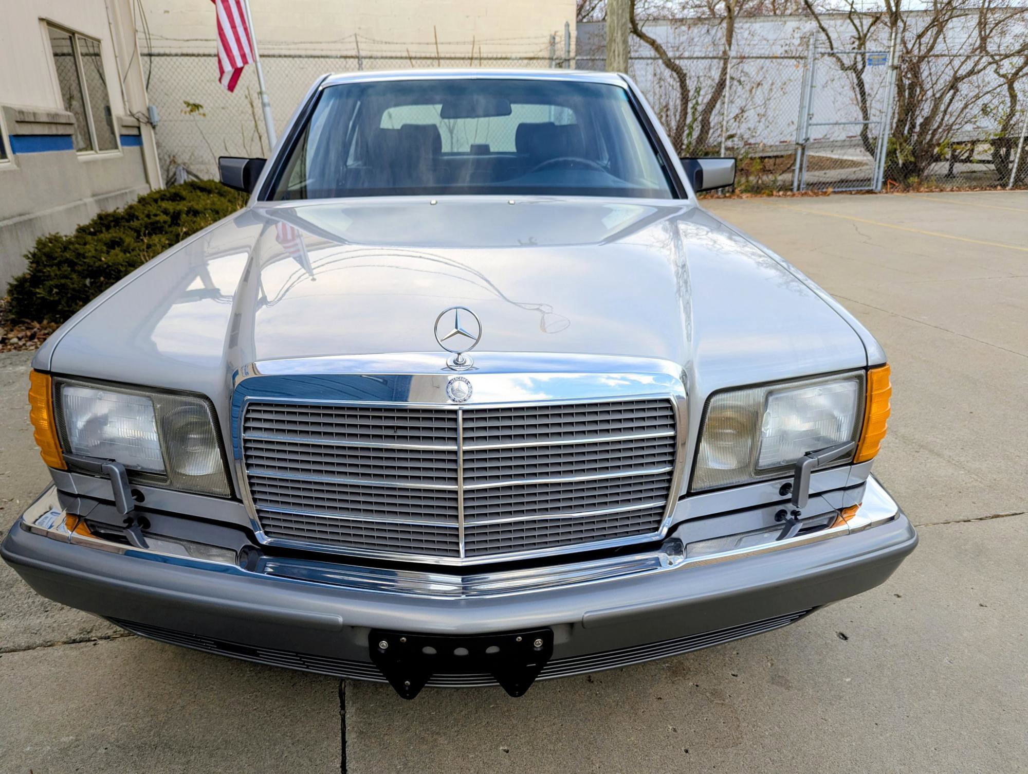 Used 1986 Mercedes-Benz 420 SEL image 2