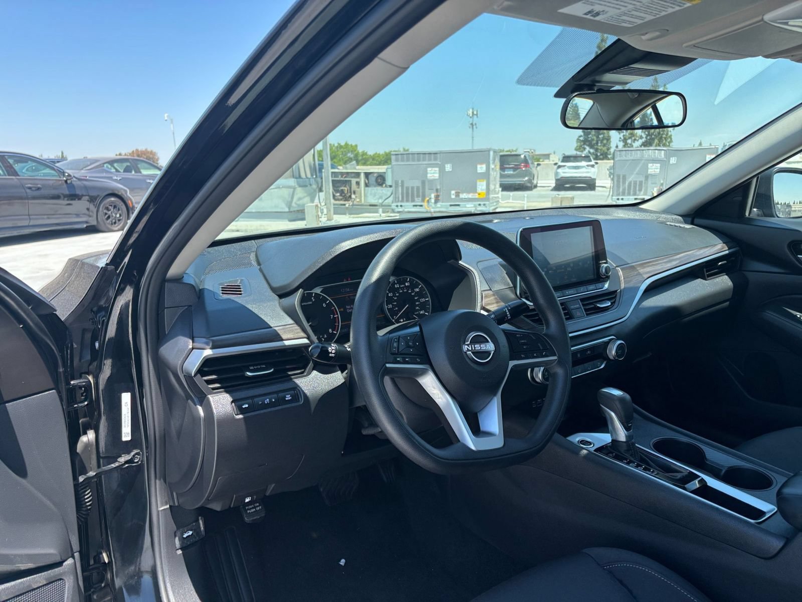 Used 2025 Nissan Altima 2.5 SV FWD image 33
