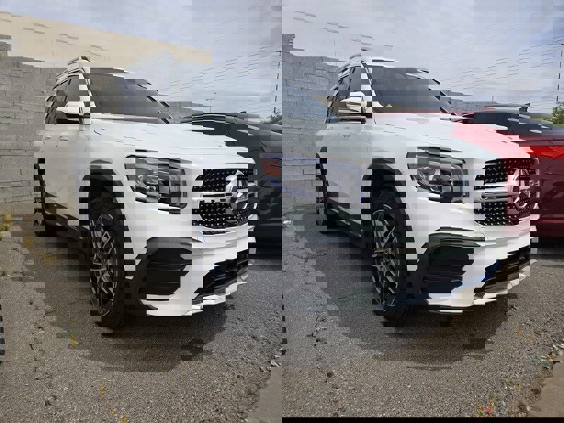 Used 2021 Mercedes-Benz GLB 250 image 2