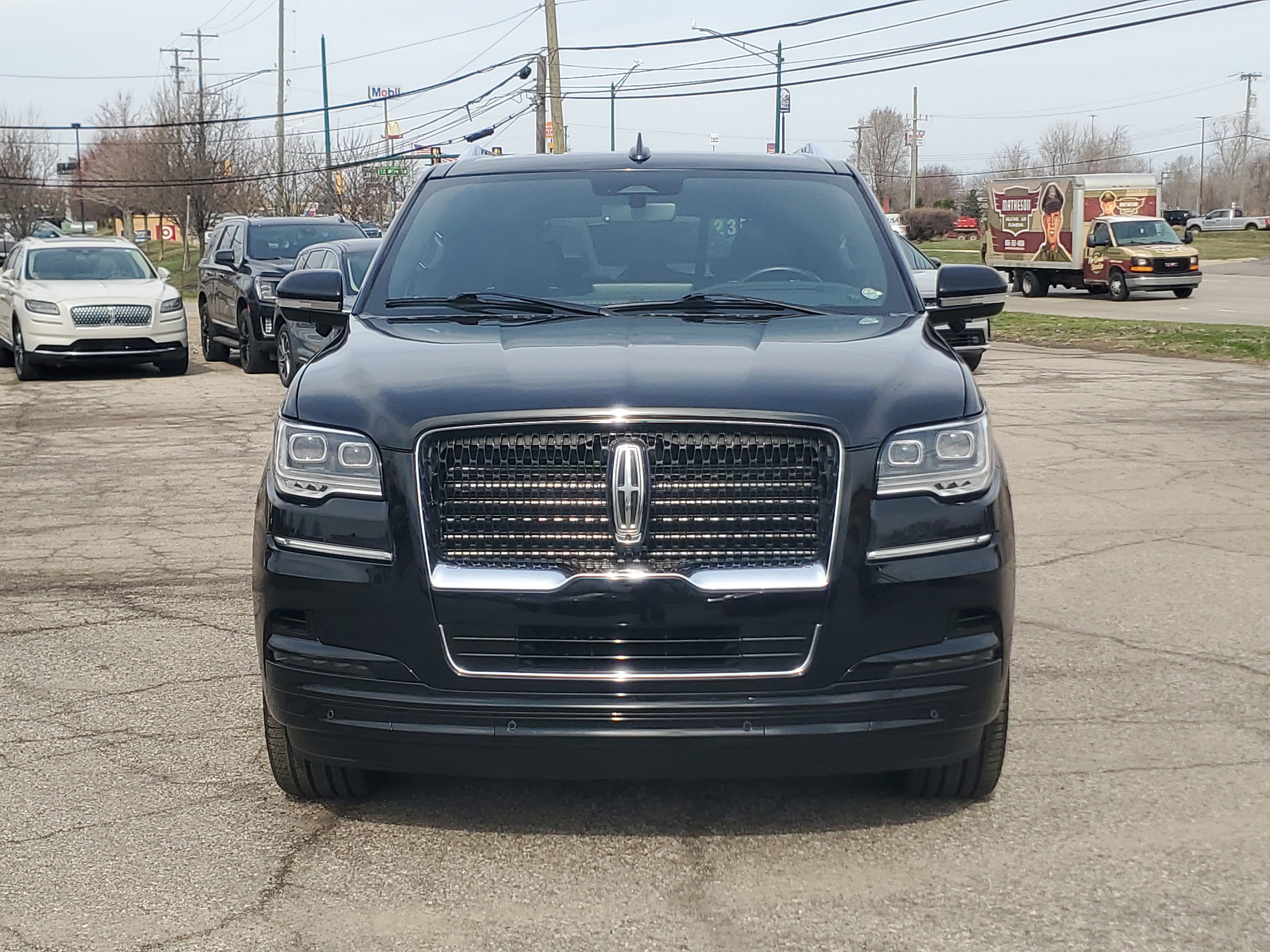 Certified 2022 Lincoln Navigator Reserve AWD/4WD image 2