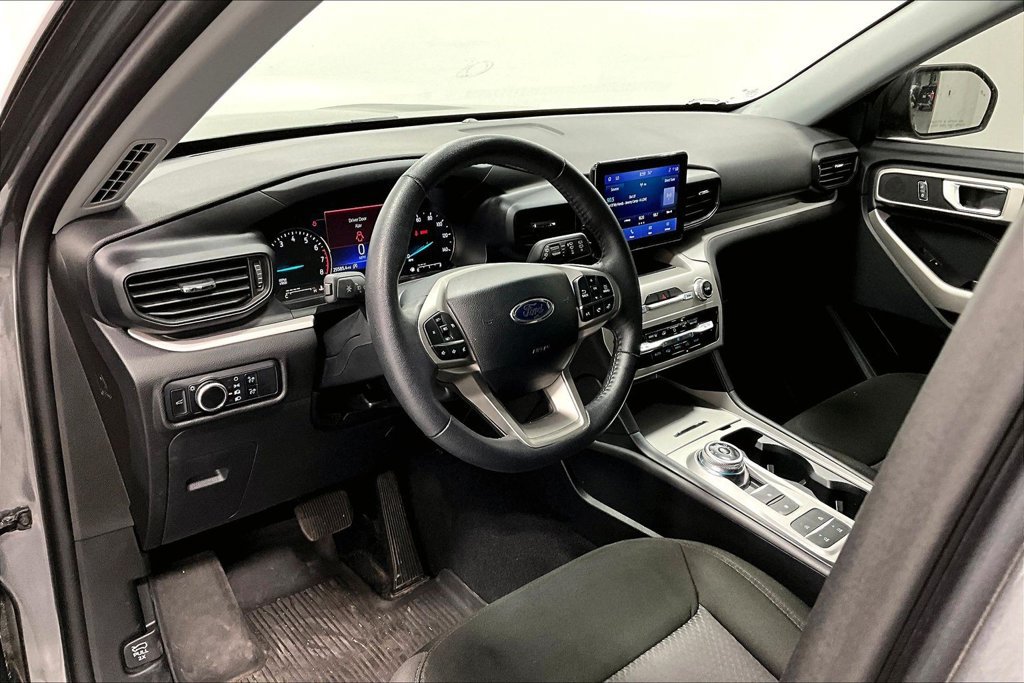 Used 2024 Ford Explorer XLT RWD image 16