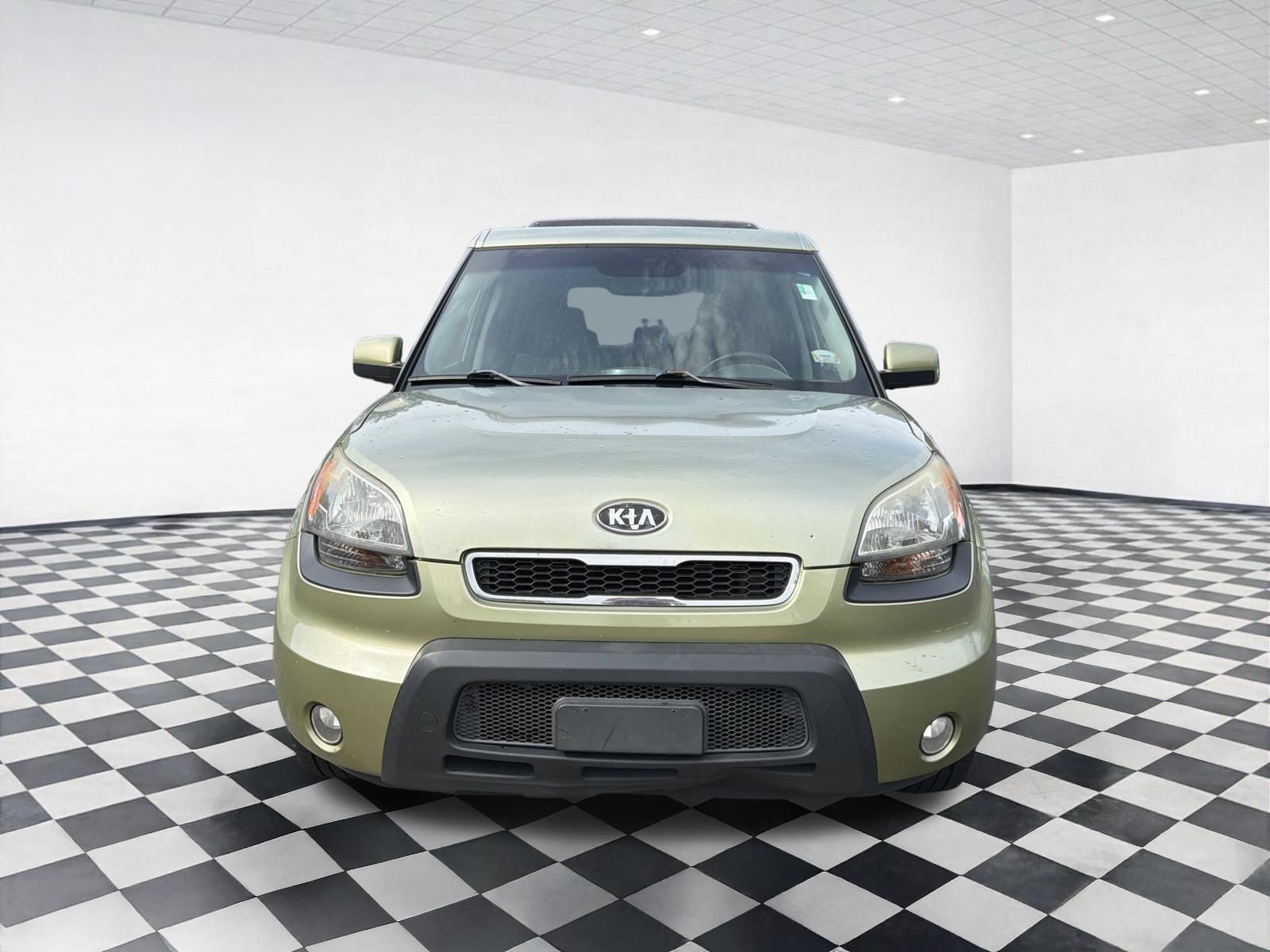 Used 2010 Kia Soul ! FWD image 2