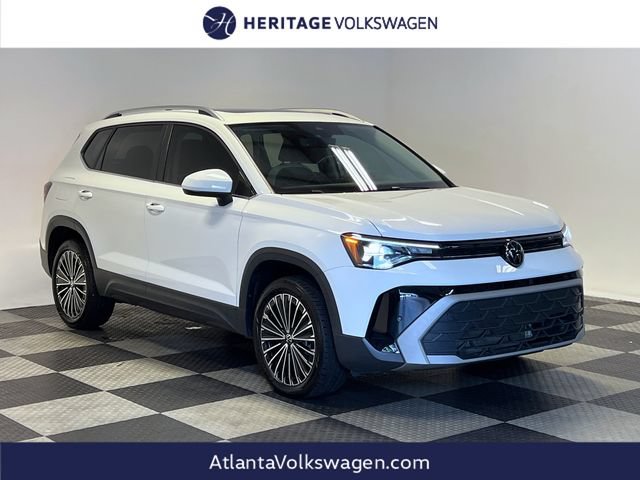 Certified 2025 Volkswagen Taos SE FWD image 1