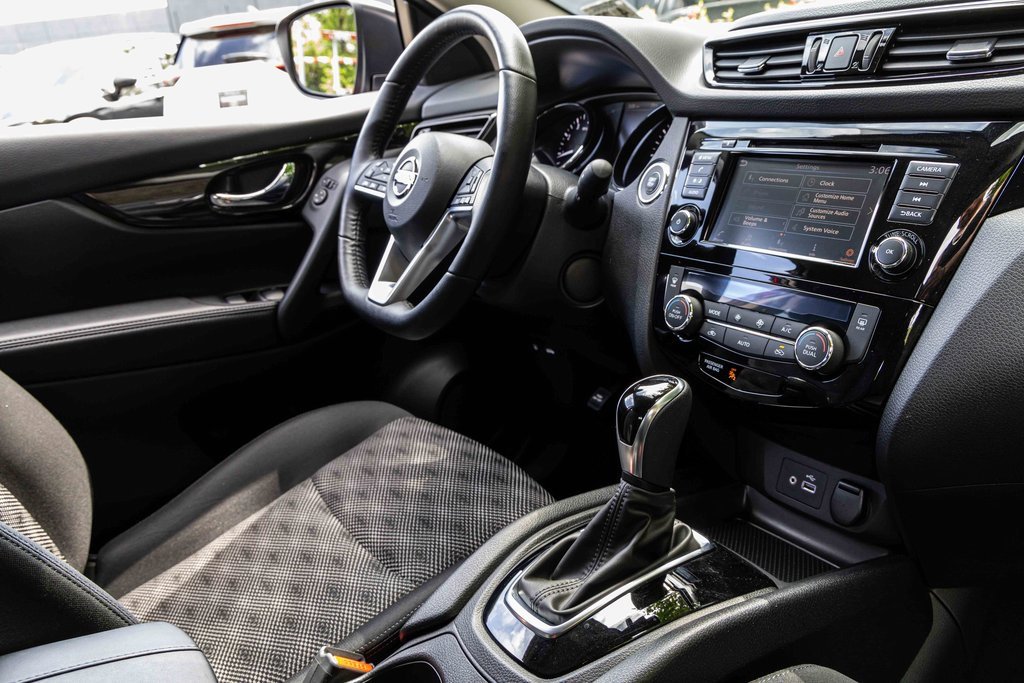 Certified 2022 Nissan Rogue Sport SV image 26