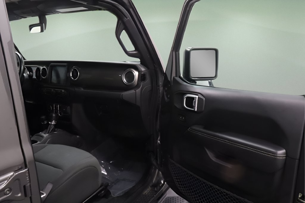 Certified 2018 Jeep Wrangler Unlimited Sahara AWD/4WD image 15