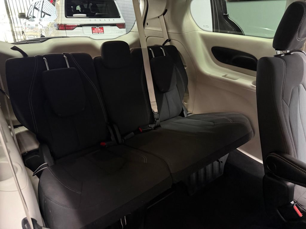 Used 2023 Chrysler Voyager LX FWD image 42
