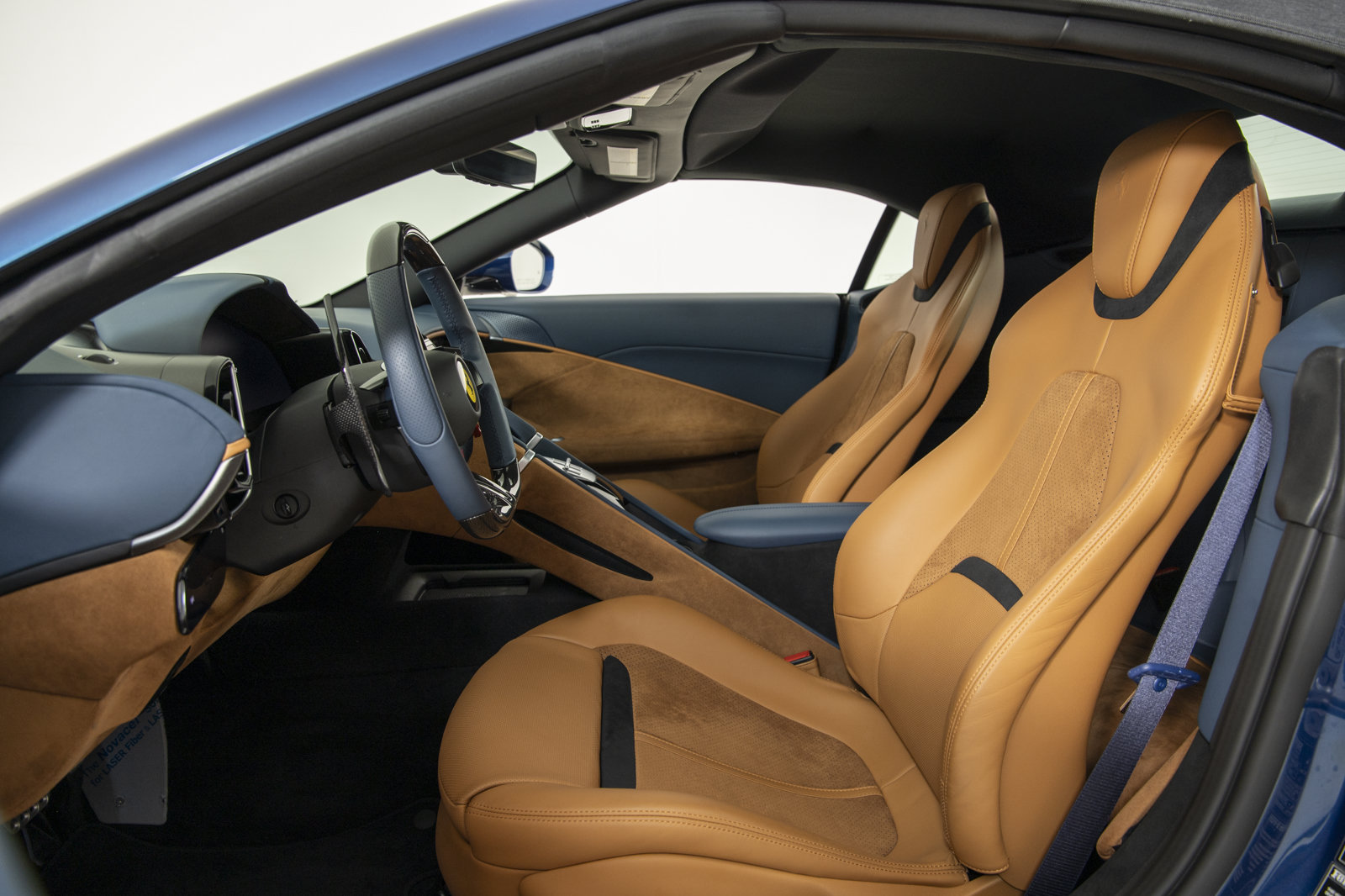 Certified 2025 Ferrari Roma Spider RWD image 5