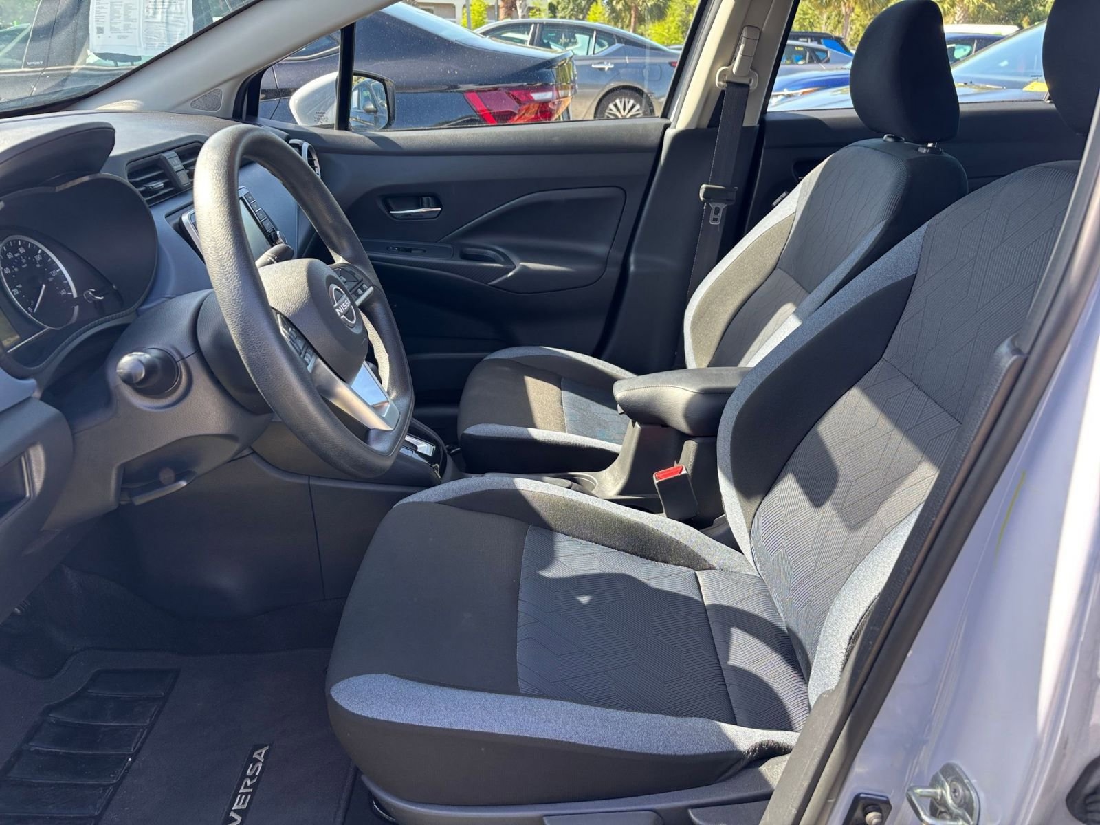 Used 2025 Nissan Versa SV FWD image 27