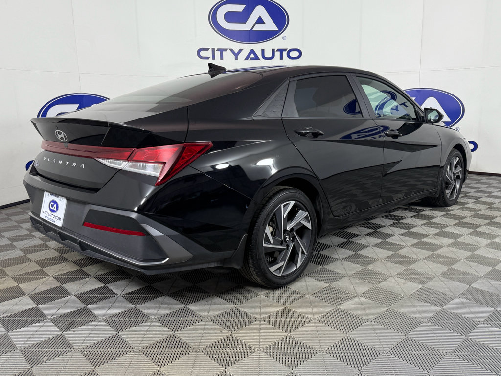 Used 2025 Hyundai Elantra Sport image 4