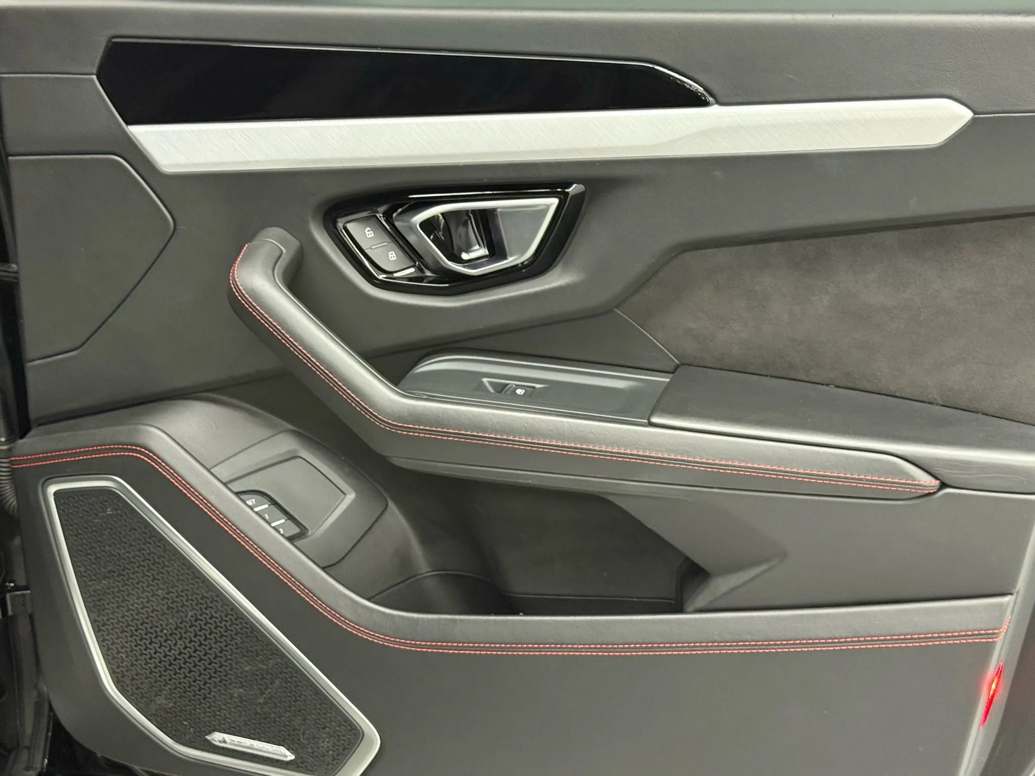 Used 2021 Lamborghini Urus image 26