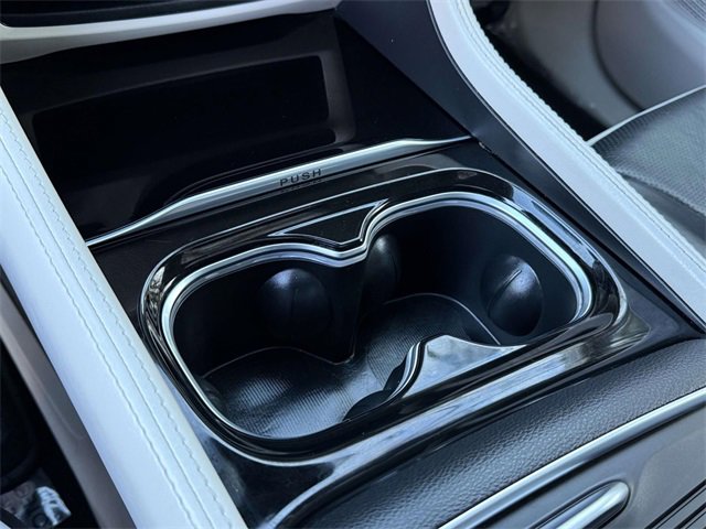 Used 2023 Chrysler Pacifica Limited image 19