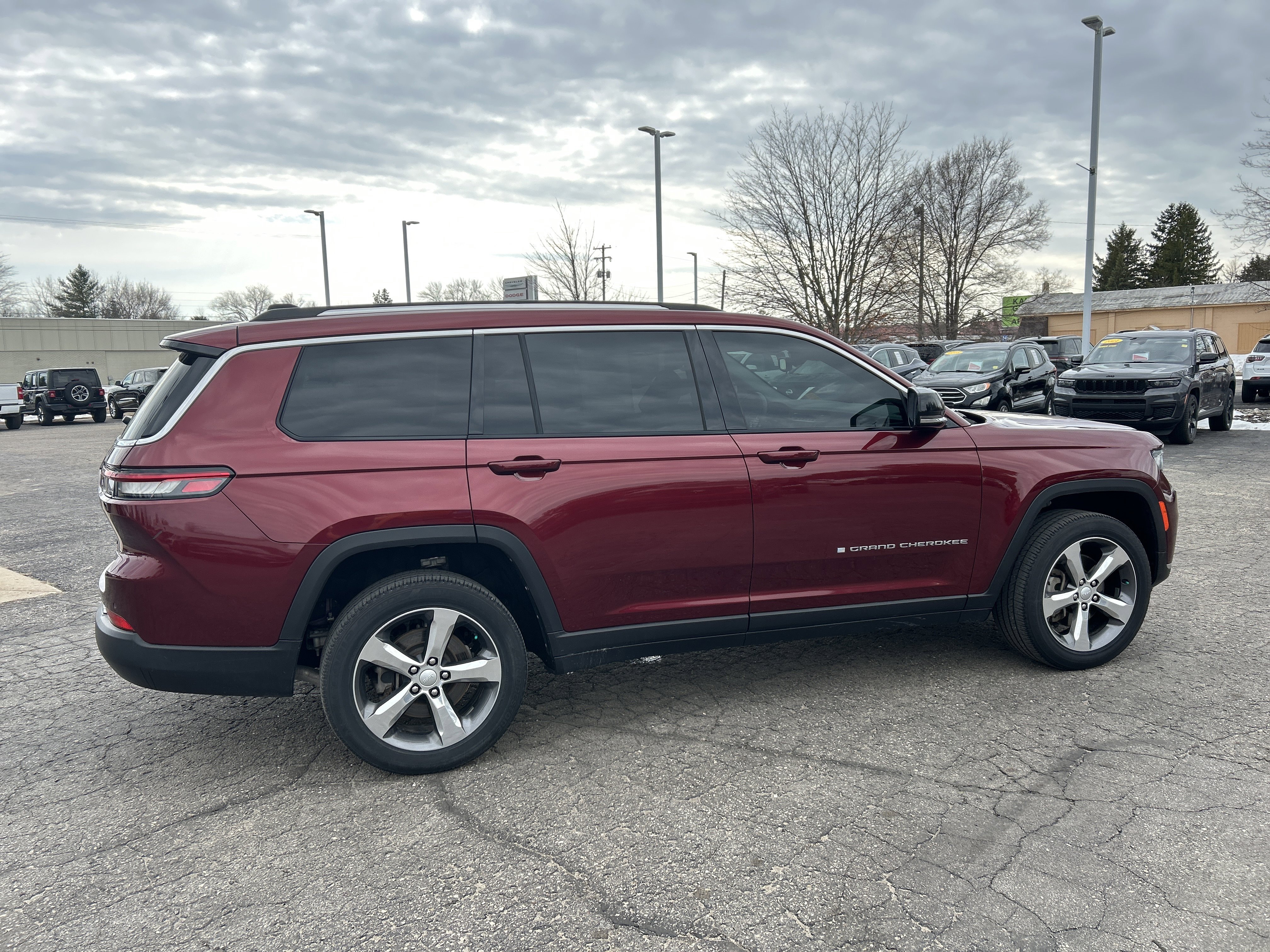 Used 2021 Jeep Grand Cherokee L Limited AWD/4WD image 3