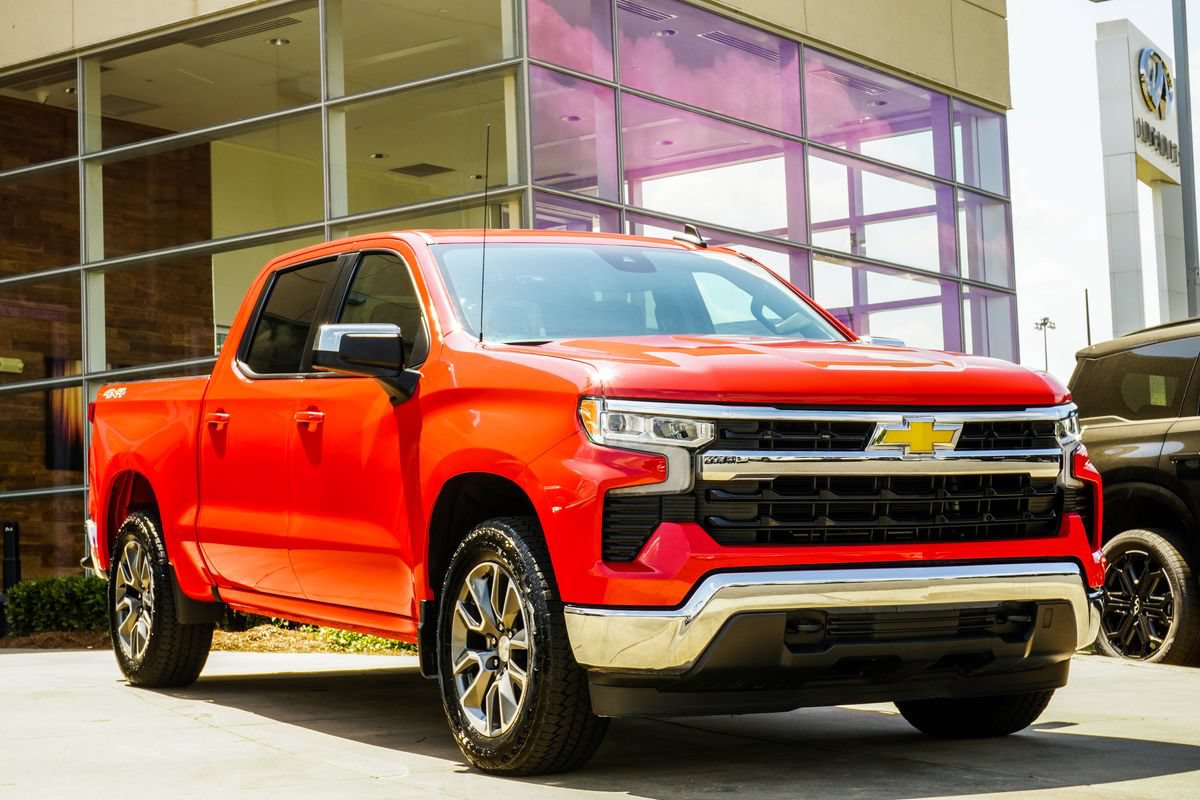 Used 2023 Chevrolet Silverado 1500 LT AWD/4WD image 4