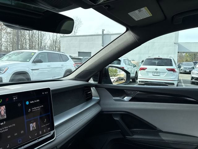 Certified 2025 Volkswagen Tiguan SE R-Line image 22