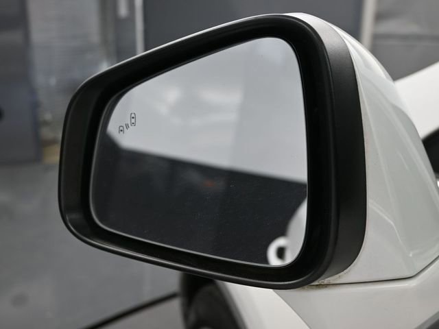 Used 2017 Buick Encore Essence FWD image 4