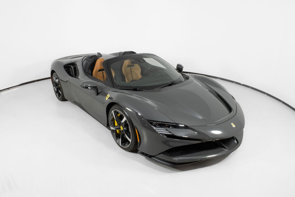 Used 2023 Ferrari SF90 Spider image 12