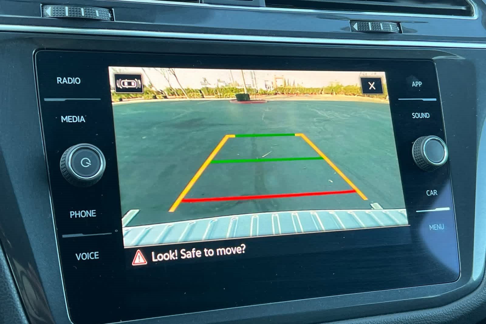 Used 2022 Volkswagen Tiguan SE image 20