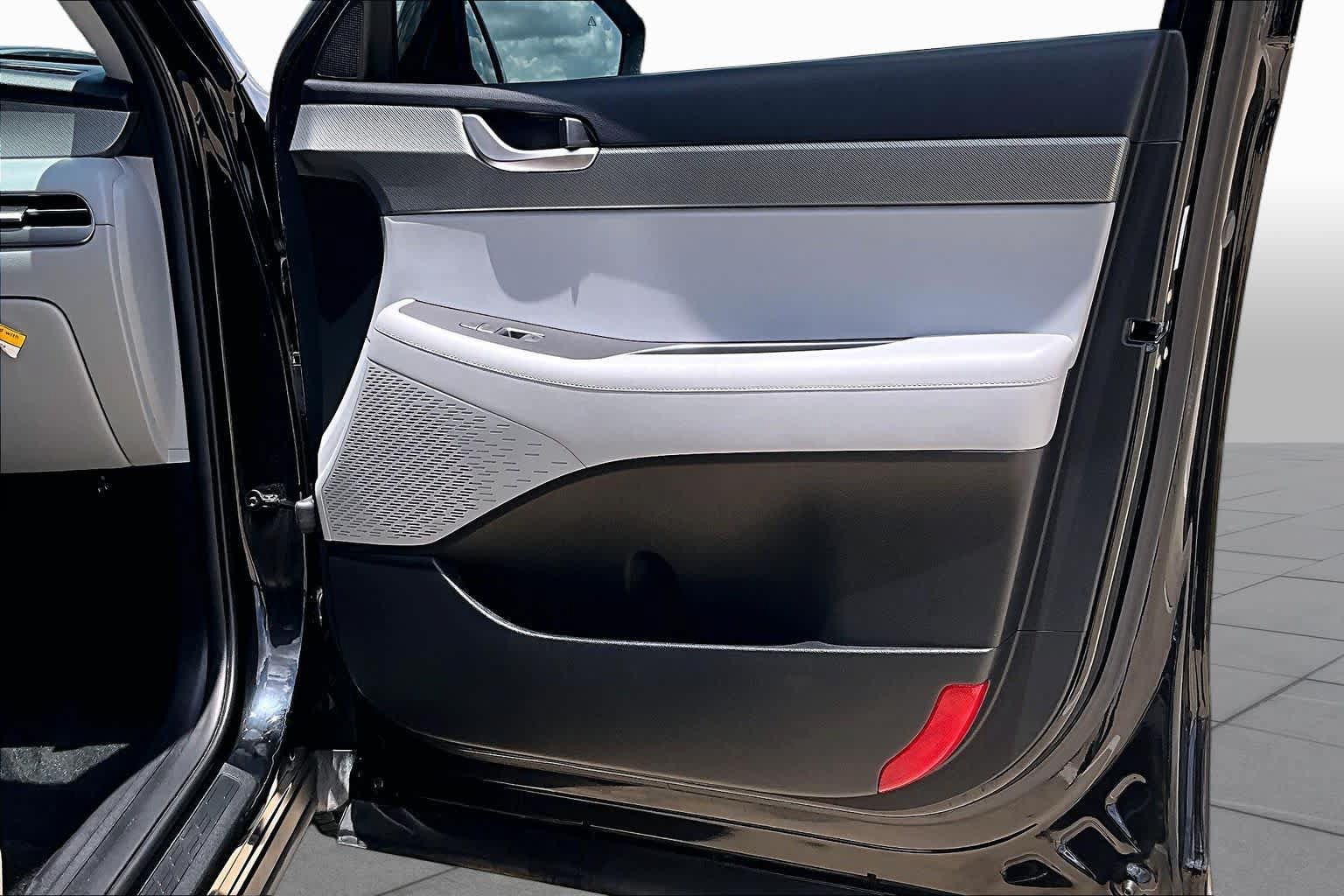 Used 2025 Hyundai Palisade SE FWD image 22