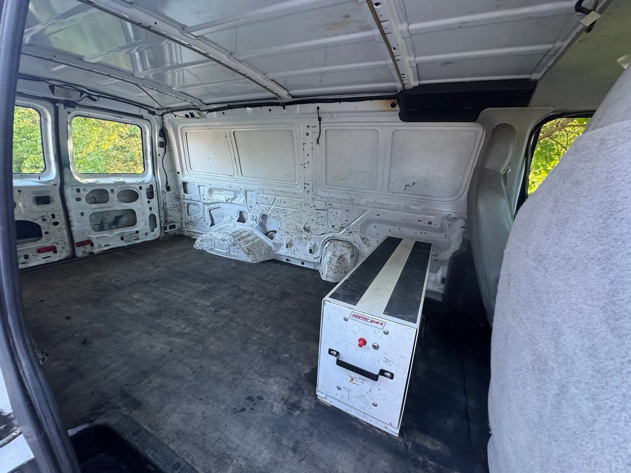Used 2014 Ford E-350 and Econoline 350 Super Duty RWD image 5