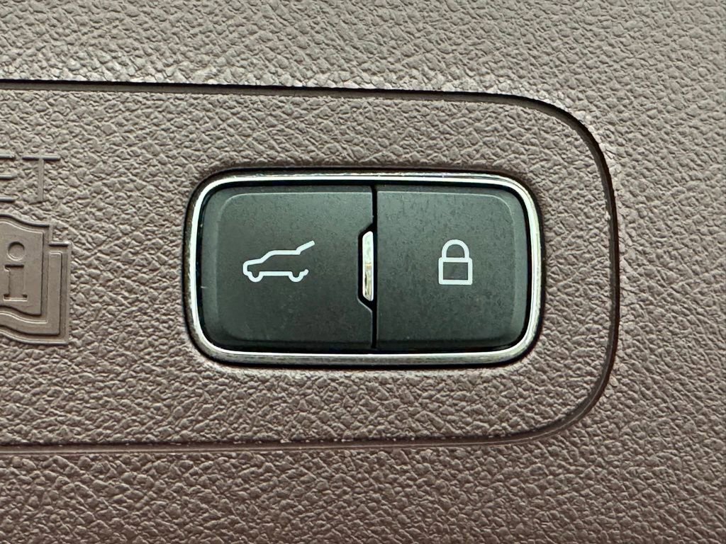 Used 2023 Lincoln Aviator Black Label w/ Class IV Trailer Tow Package AWD/4WD image 13