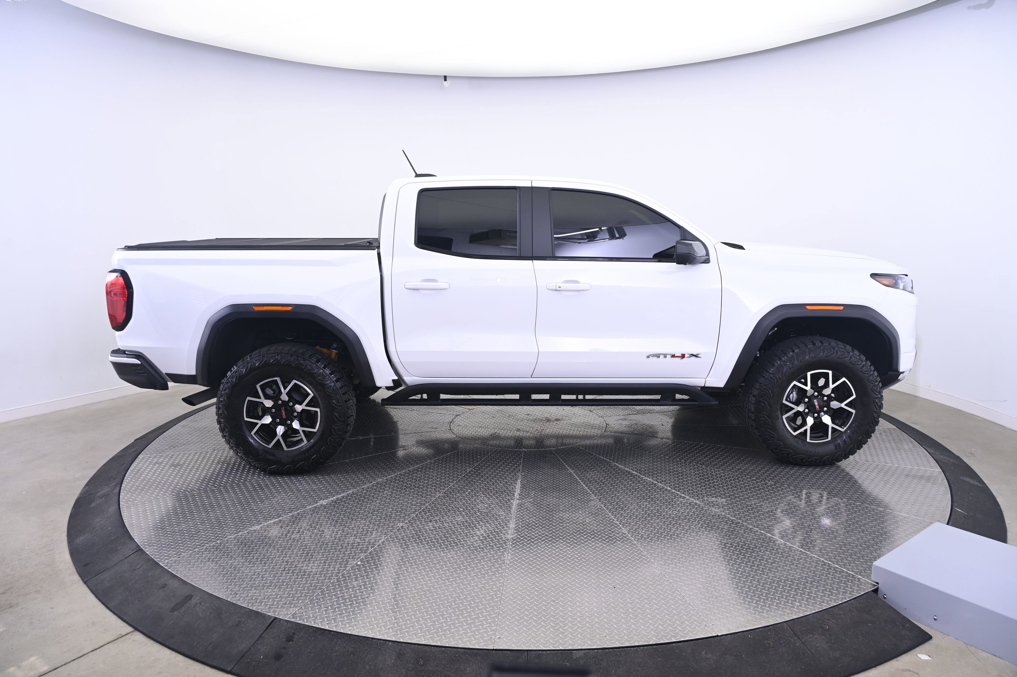 Used 2026 GMC Canyon AT4X image 8