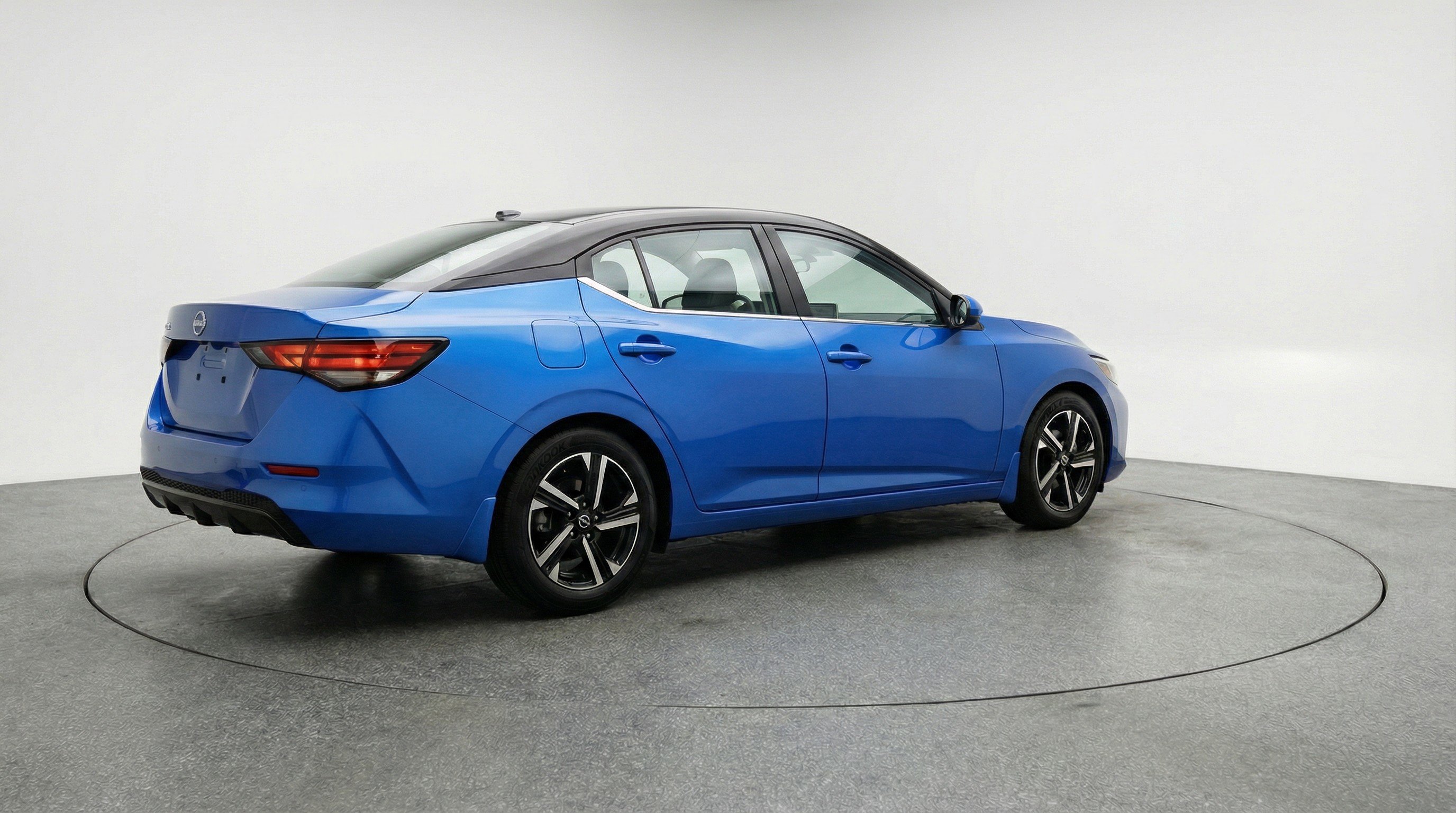 Used 2025 Nissan Sentra SV image 9