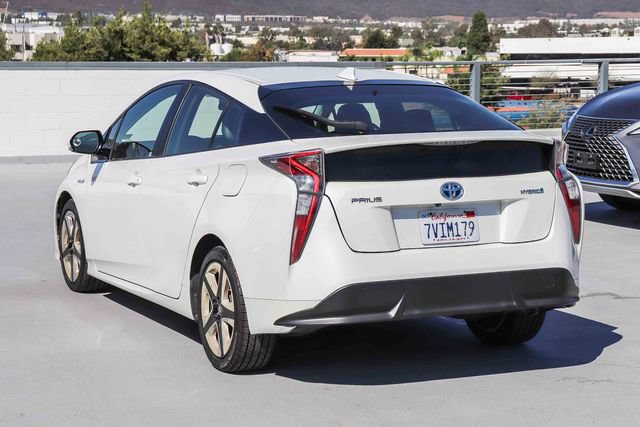 Used 2016 Toyota Prius Three Touring FWD image 4