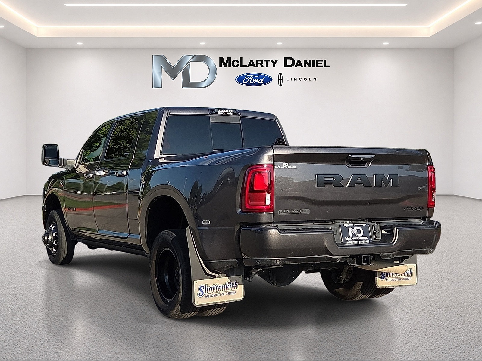 Used 2025 RAM 3500 Laramie AWD/4WD image 4