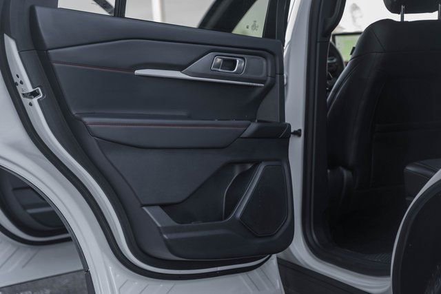 Used 2025 Ford Explorer ST-Line w/ ST-Line Street Pack image 48