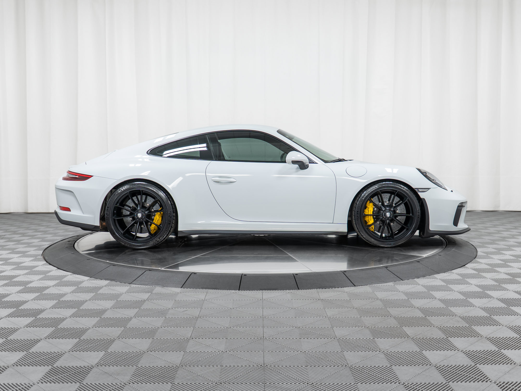 Certified 2018 Porsche 911 GT3 RWD image 8