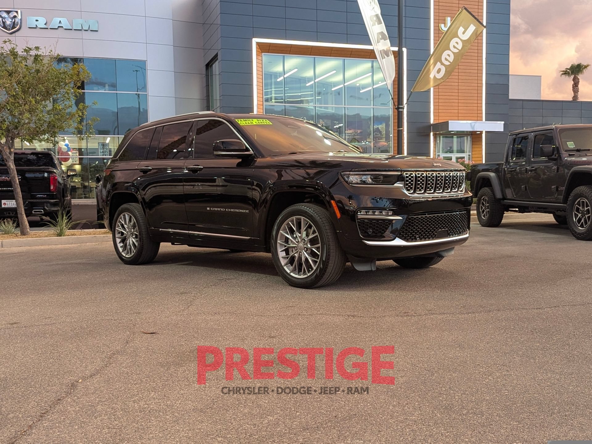 Used 2024 Jeep Grand Cherokee Summit w/ Adv Protech Group IV AWD/4WD image 5
