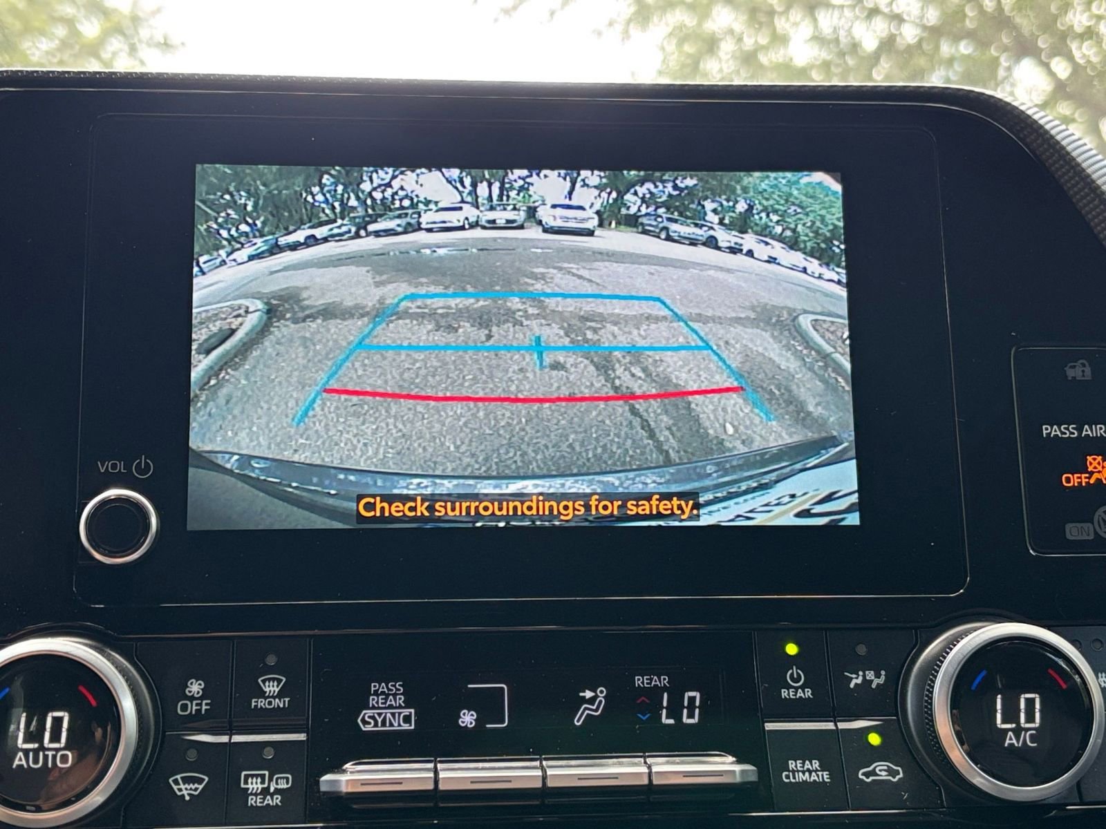 Used 2025 Toyota Highlander XSE AWD/4WD image 25