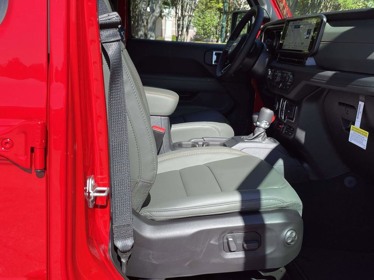 New 2025 Jeep Gladiator Mojave image 32