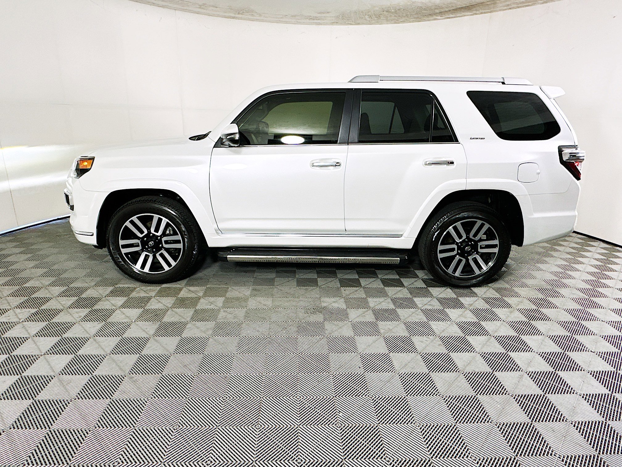 Used 2024 Toyota 4Runner Limited image 6