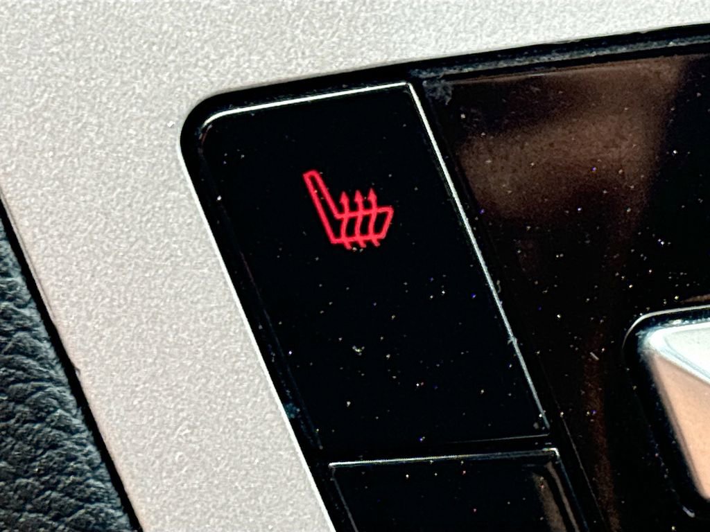 Used 2023 Ford Explorer XLT image 21