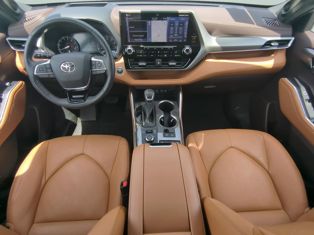 Used 2020 Toyota Highlander Platinum image 11