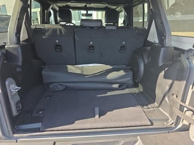 Used 2023 Jeep Wrangler Unlimited Sahara w/ Cold Weather Group AWD/4WD image 10