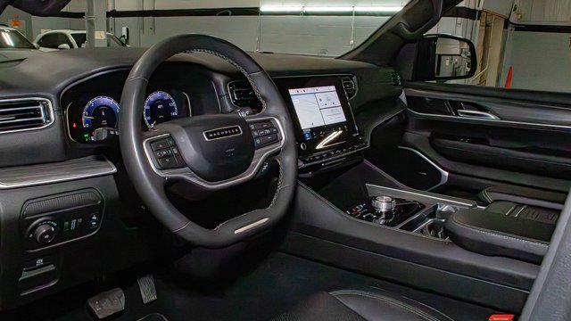 Used 2024 Jeep Wagoneer Series II image 7