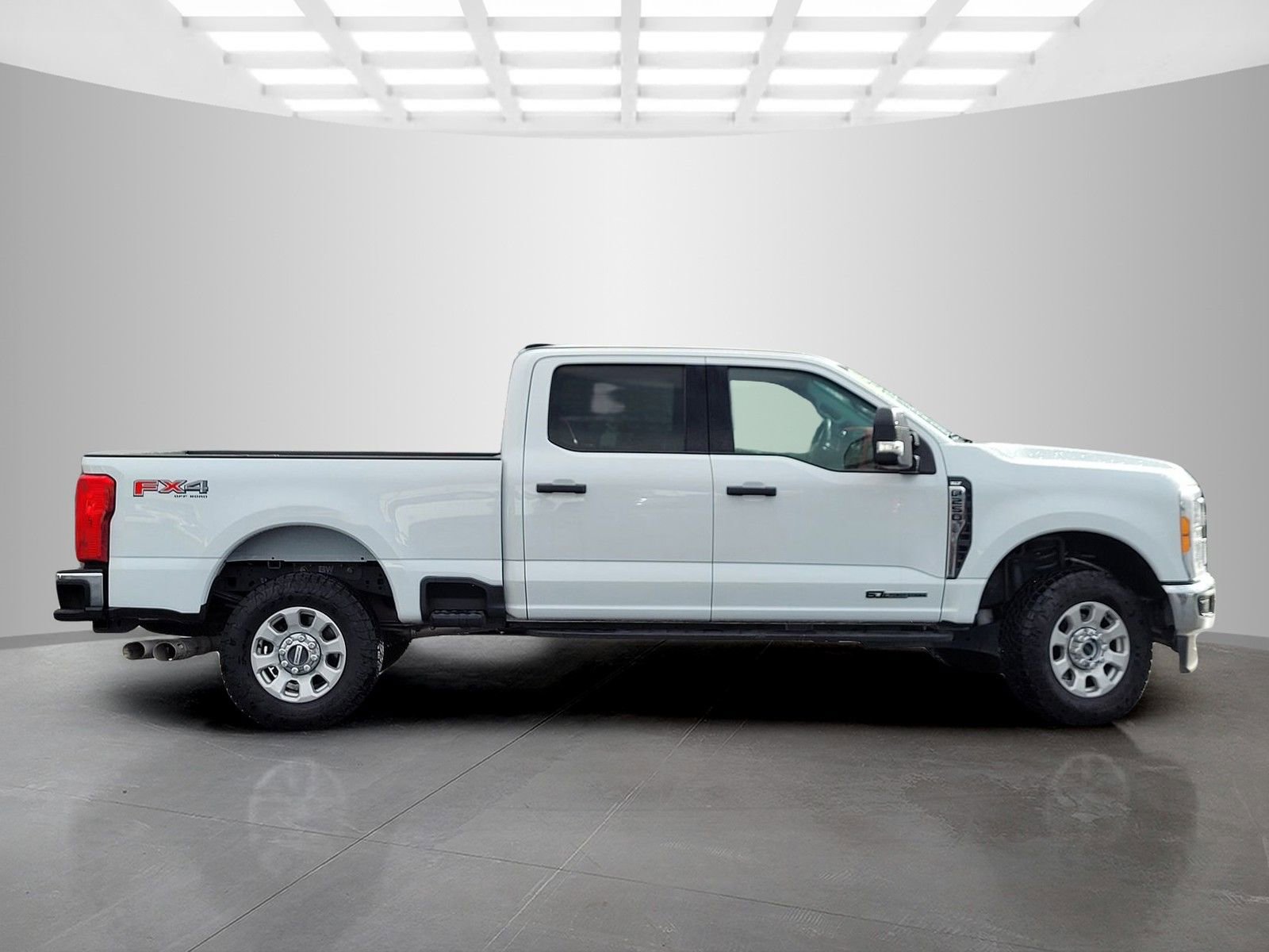 Used 2023 Ford F250 XLT w/ FX4 Off-Road Package image 3
