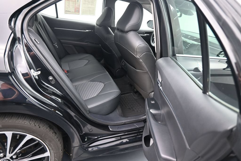 Used 2020 Toyota Camry SE w/ Audio Package FWD image 11