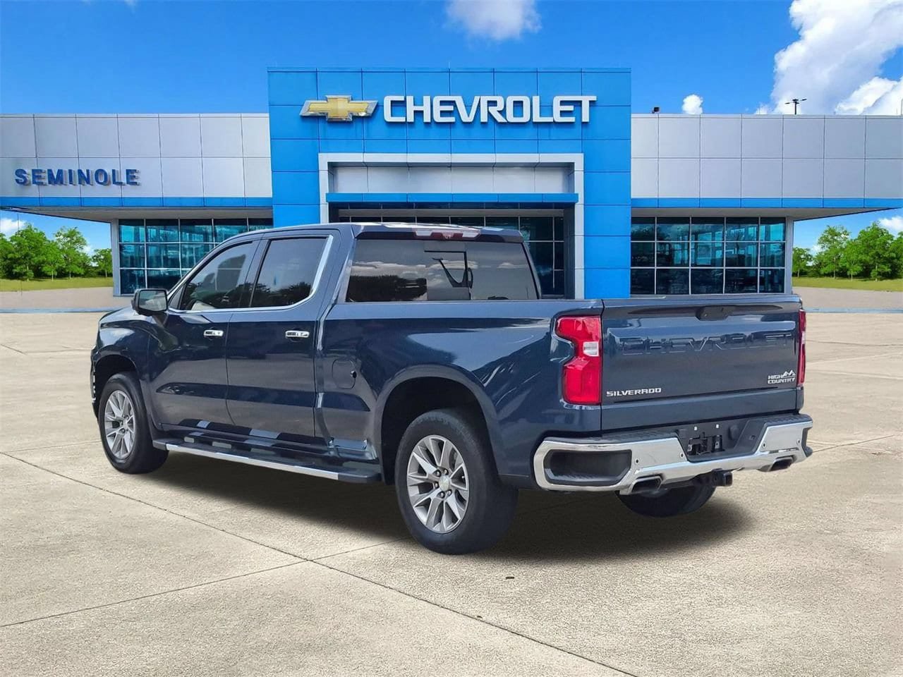 Used 2020 Chevrolet Silverado 1500 High Country w/ Technology Package AWD/4WD image 3