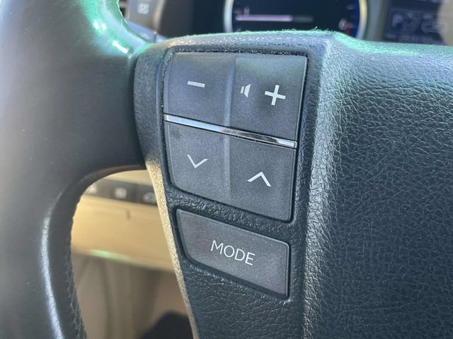Used 2010 Lexus LX 570 4WD w/ Luxury Pkg image 22