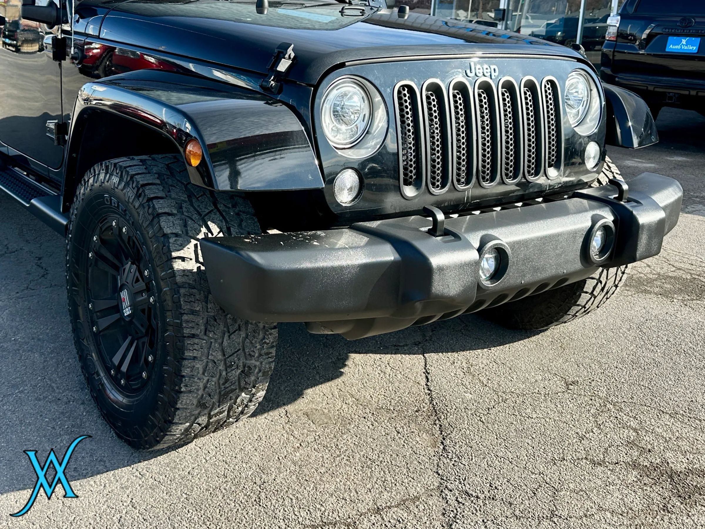 Used 2018 Jeep Wrangler Unlimited Sahara w/ Connectivity Group AWD/4WD image 10