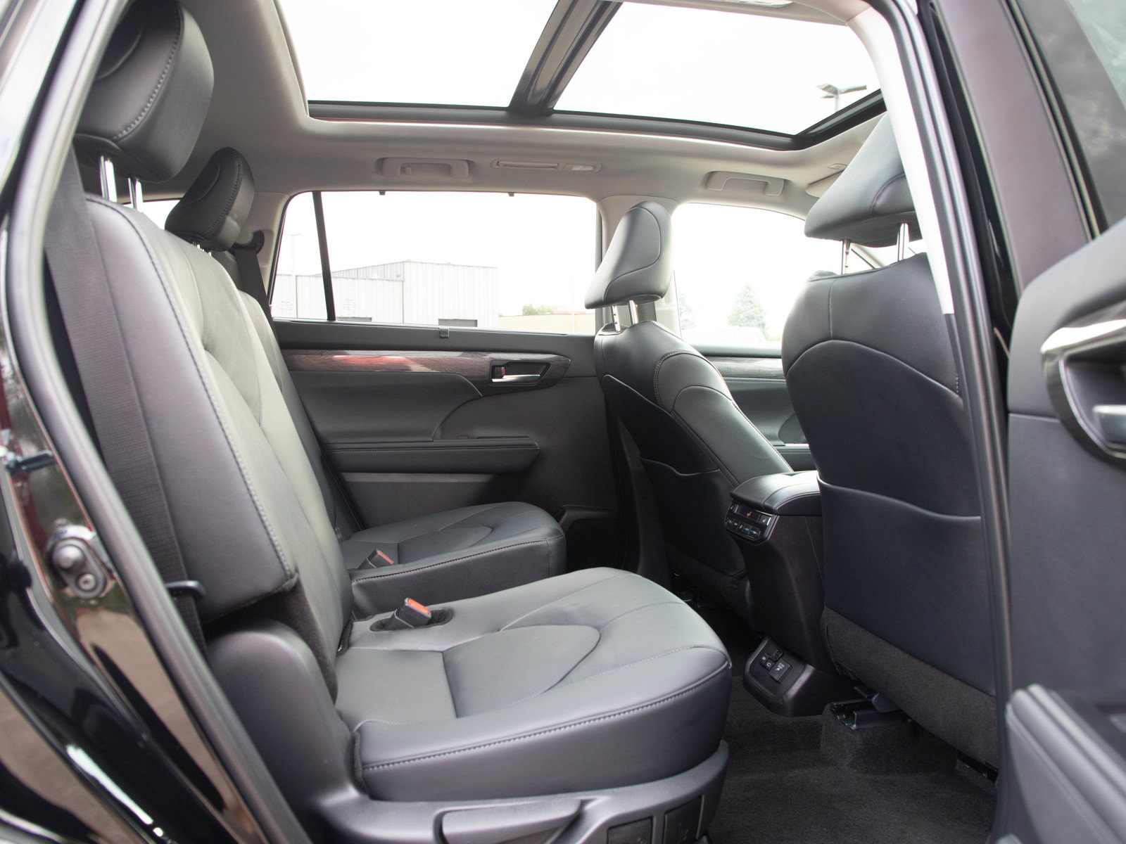 Used 2026 Toyota Highlander Platinum AWD/4WD image 14