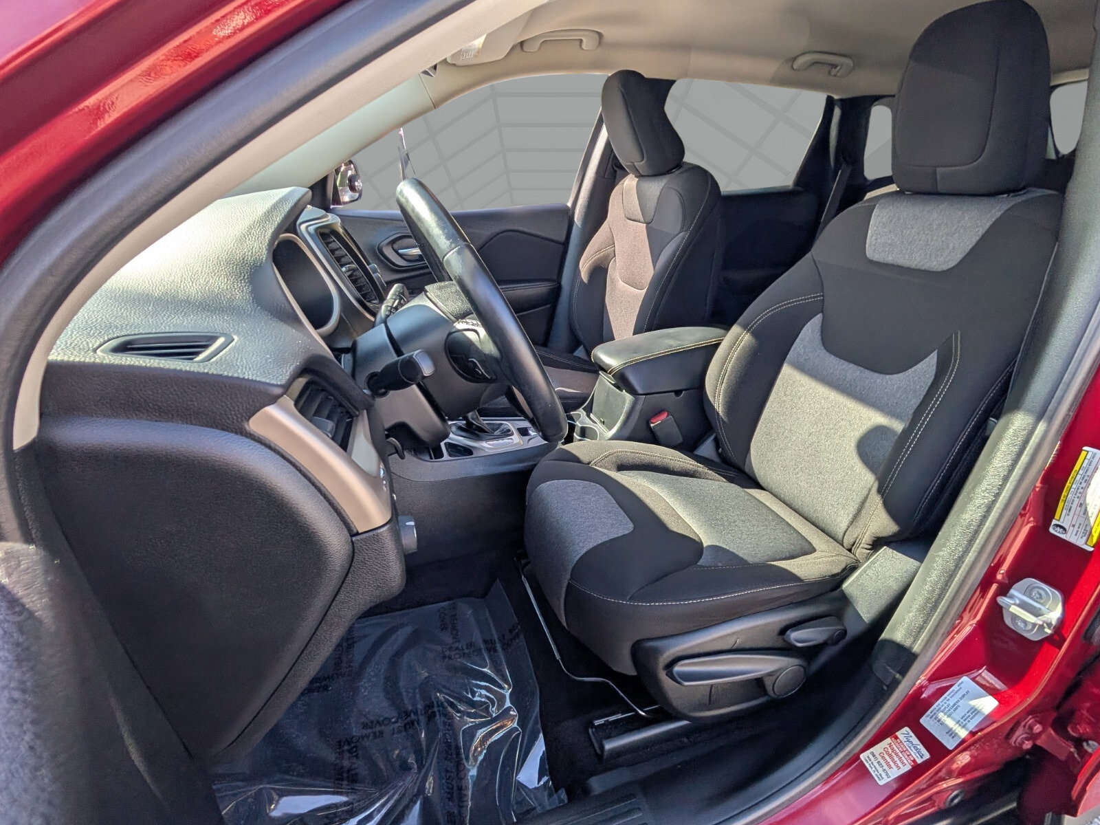 Used 2017 Jeep Cherokee Altitude image 9