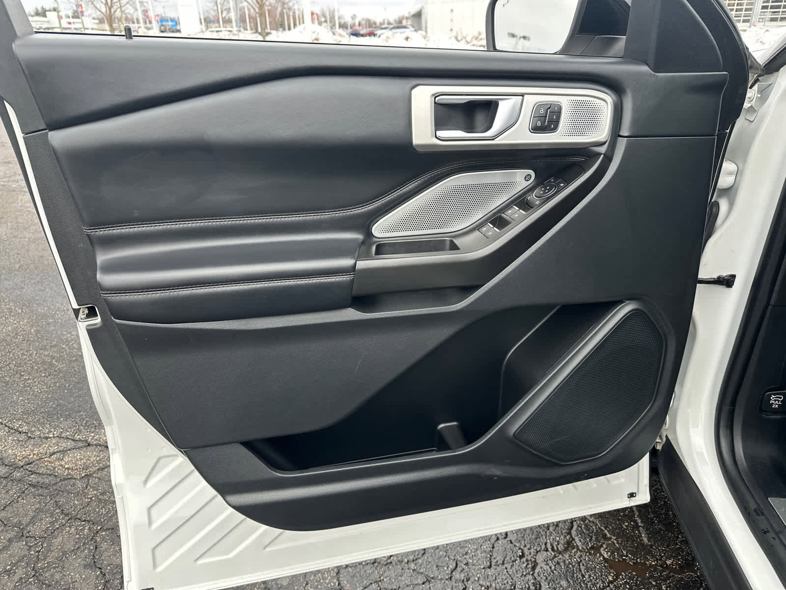 Used 2020 Ford Explorer Platinum image 30