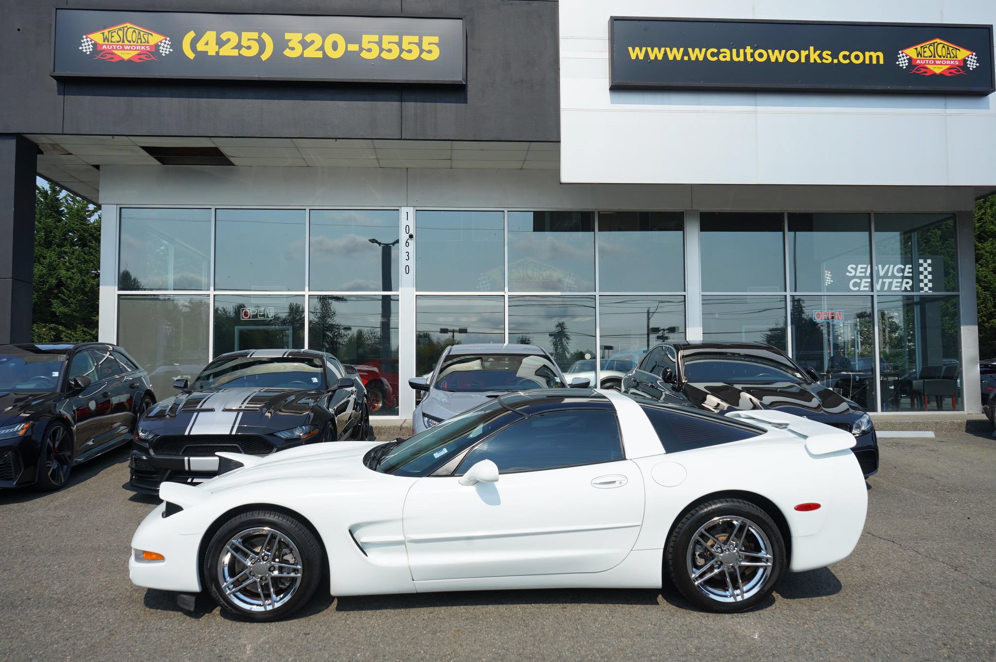 Used 1997 Chevrolet Corvette Coupe w/ Memory Pkg RWD image 3